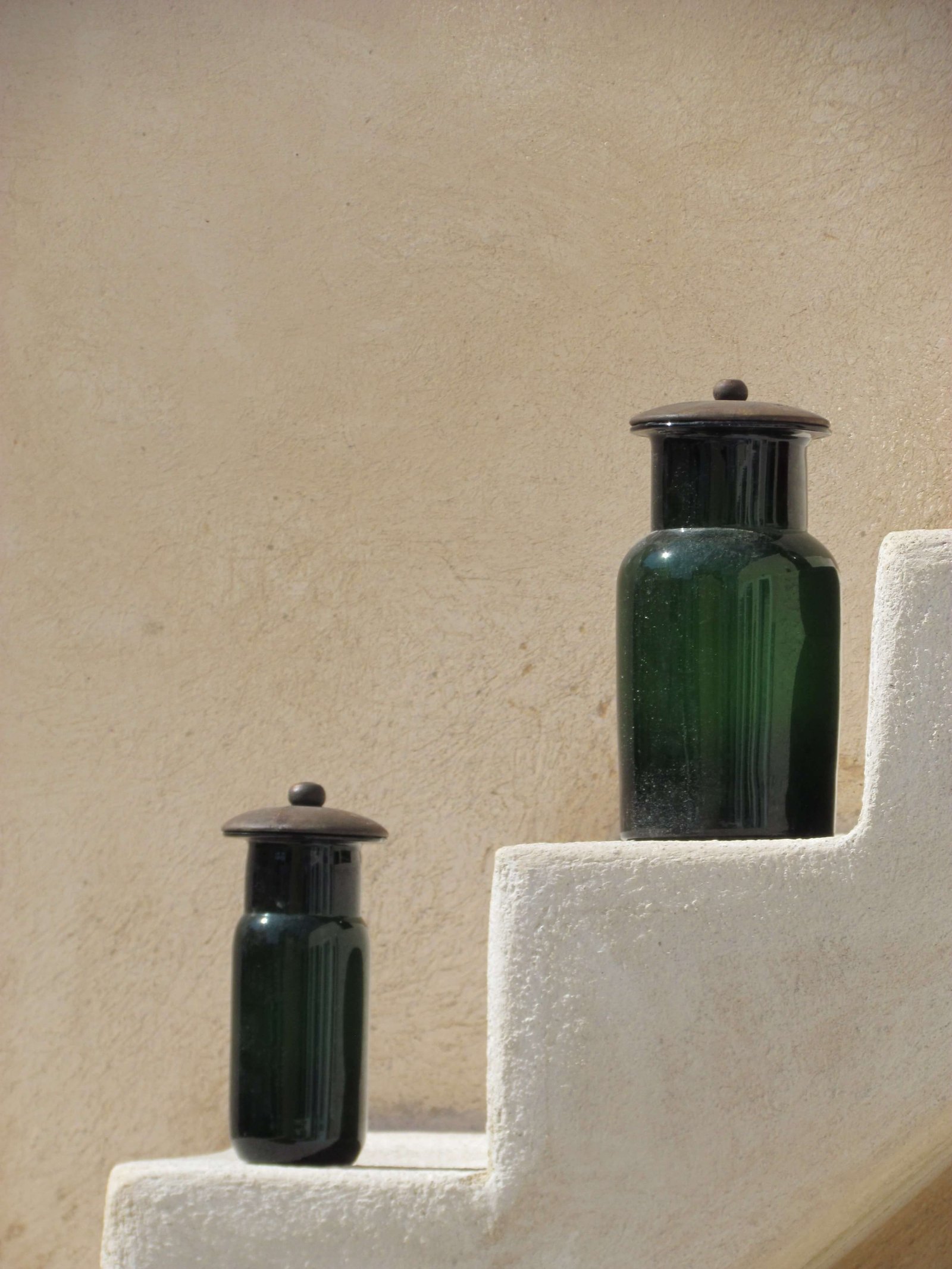 Home Sun Glass Vase Green Ceramic Shelf